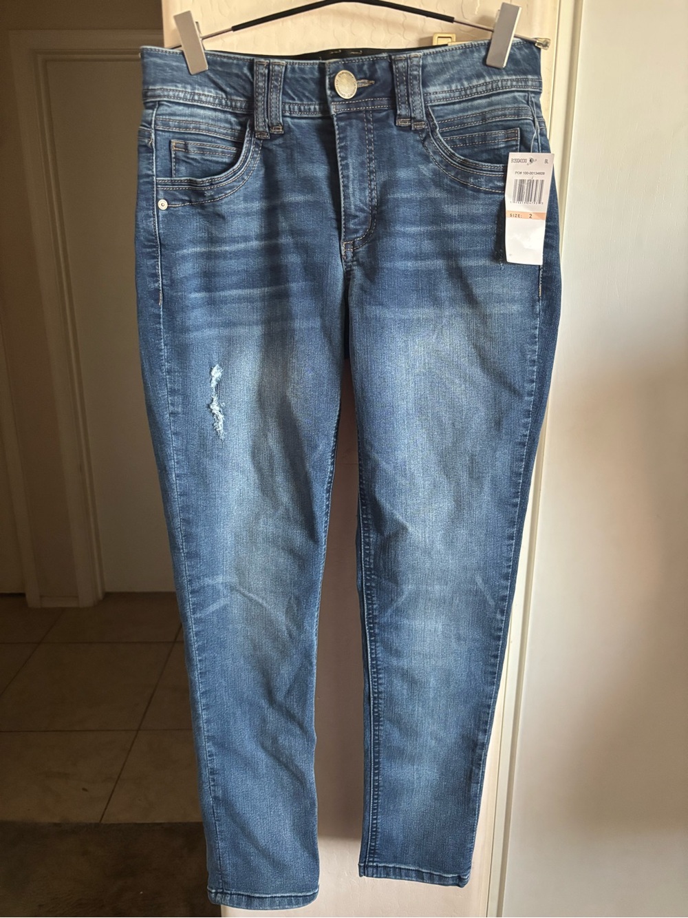NWT Democracy “Ab” Technology booty lift Mid-Wash Blue Slim Jeans, Size 2